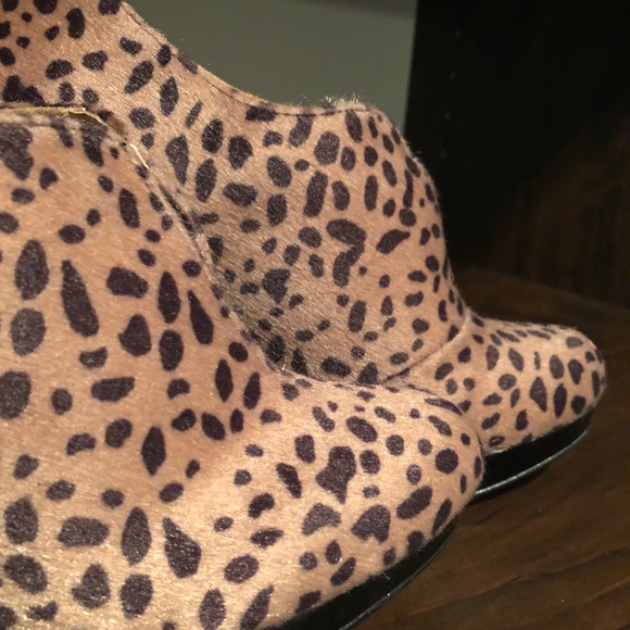 NWT Sz 7.5 Leopard print faux fur bootie - Picture 3 of 6